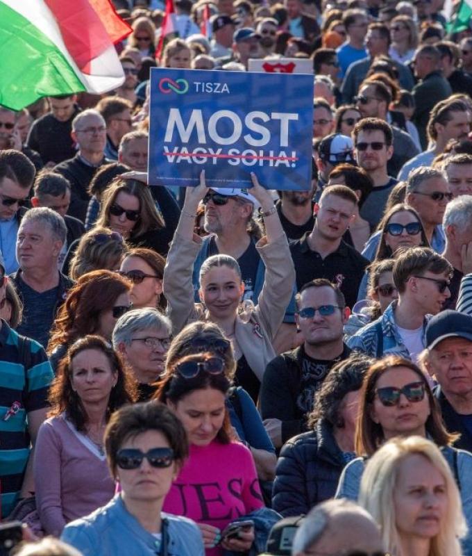 Hungary pre-election showdown draws crowds amid foreign interference claims