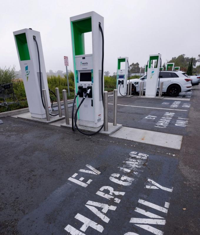Sri Lanka tells drivers: Charge EVs during daytime solar, not at night when coal plants run