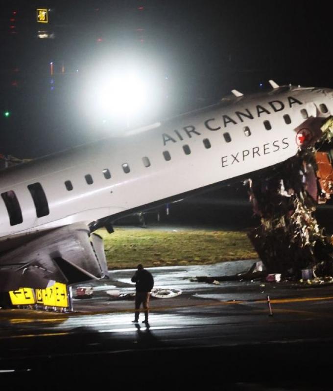Pilot, co-pilot killed in runway collision at New York airport