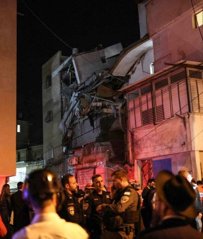 Iran fires fresh missiles after Trump hails ‘very big present’ in war talks