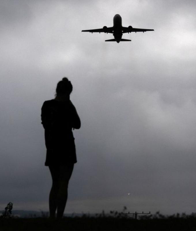 FAA: Flights resume at Washington airports after chemical odour evacuates control facility