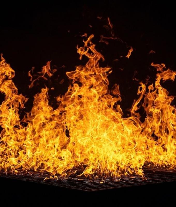 Hundreds evacuated as fire tears through nightclub in German border city