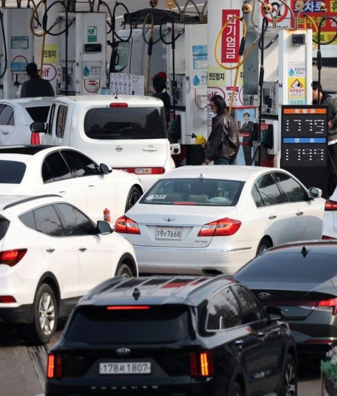 South Korea considers nationwide driving curbs as oil prices soar