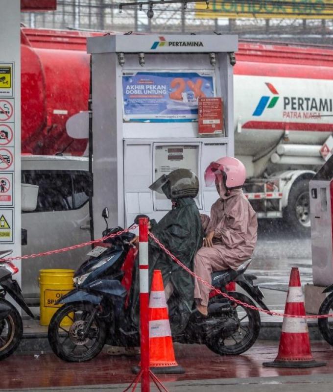 Indonesia says it will not raise fuel prices despite global oil surge, urges public not to panic