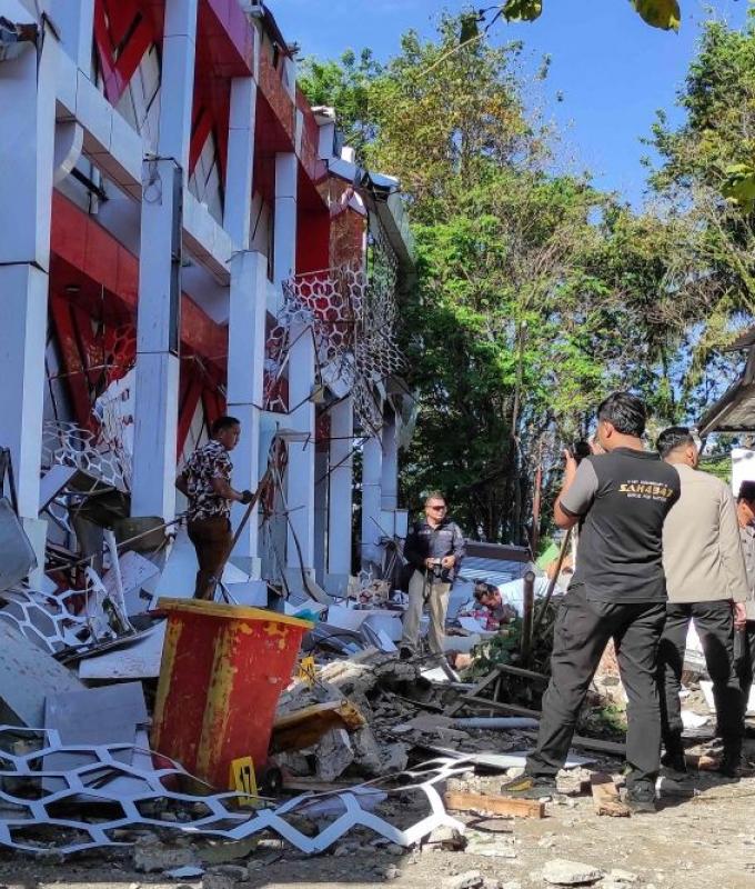 Tsunami alert lifted following 7.4 quake off Indonesia, says warning centre