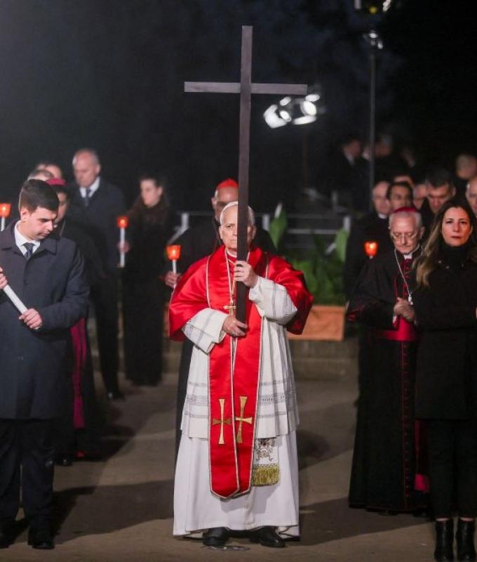 Pope Leo warns world leaders will answer to God at Colosseum Good Friday service