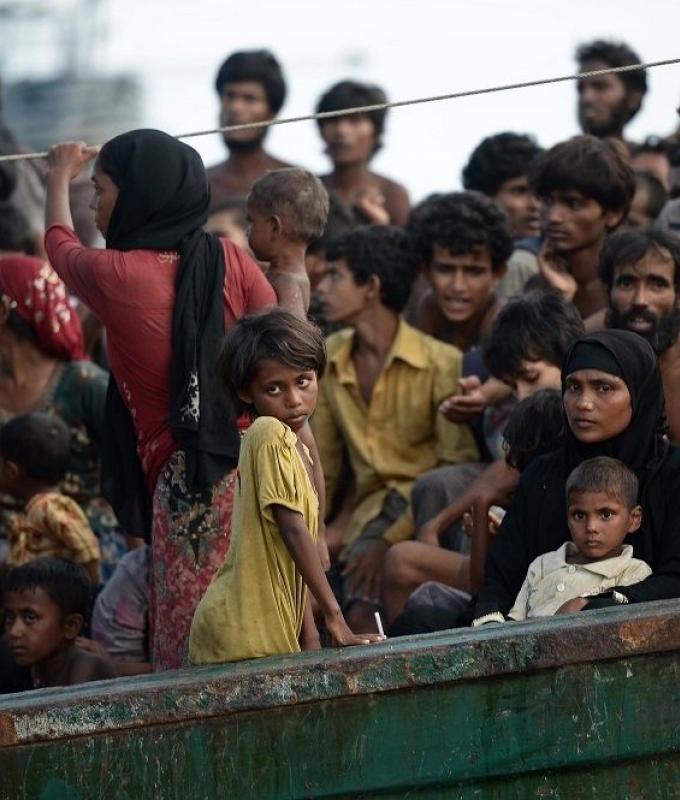 Families search for hundreds missing after Malaysia‑bound Rohingya boat sinks in Andaman Sea