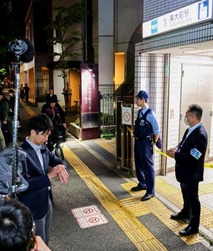 Manhunt on in Tokyo after hammer-wielding man injures teens, police in rampage