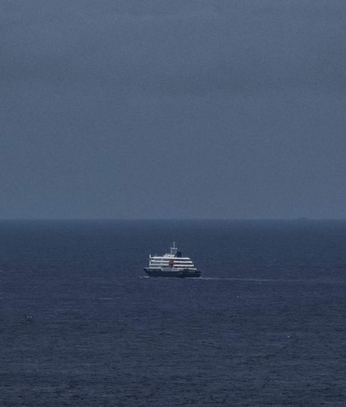 Governor warns of ‘crisis’ as operator says 30 passengers disembarked hantavirus‑hit cruise ship in Saint Helena last week