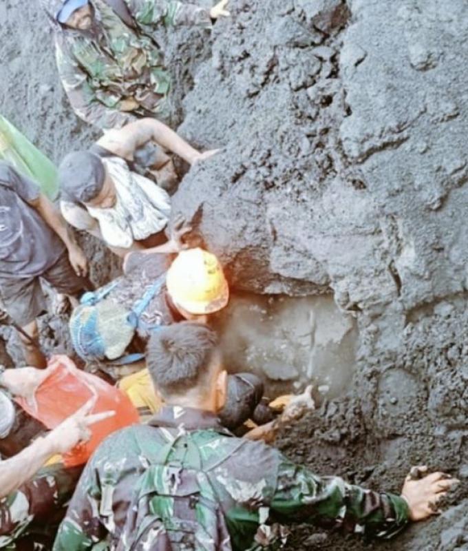 Indonesia rescuers finally reach, retrieve bodies of Singaporeans who perished after volcanic eruption (VIDEO)