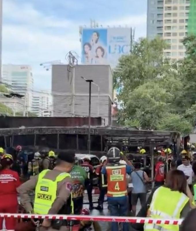Train hits bus at busy railway crossing in Thailand, at least eight reported dead, 25 injured (VIDEO)