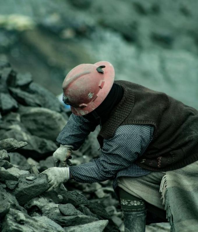 Eight dead, dozens trapped in China coal mine blast