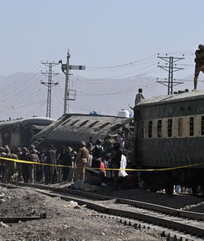 Blast targets military train in Pakistan, 24 dead