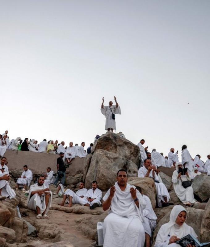 More than 1.7 million pilgrims converge on Mount Arafat for climax of Haj