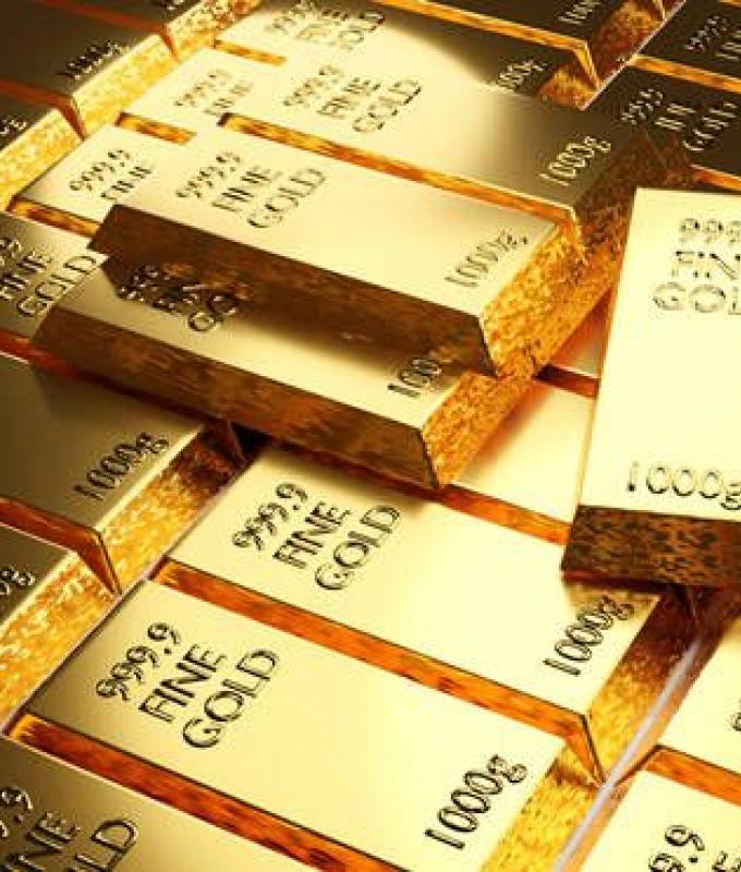 Gold edges lower as traders gauge fragile US-Iran truce