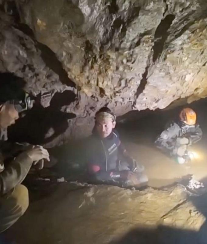 Survivors advise rescuers as risky search begins for last two trapped in Laos cave