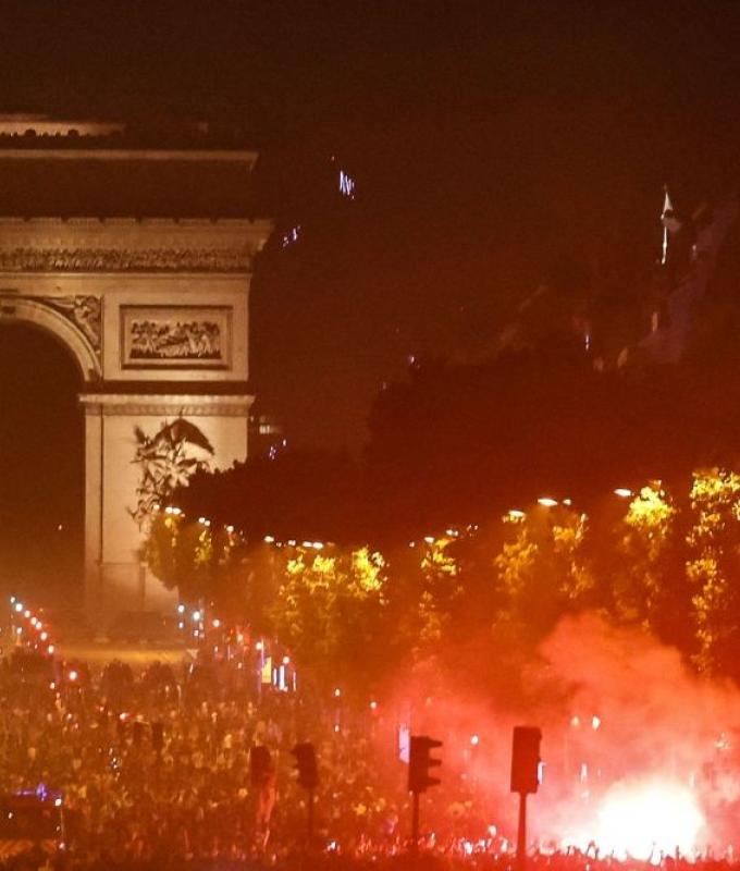Only in France: Champs‑Elysees boarded up as PSG glory night descends into violence, 280 arrests