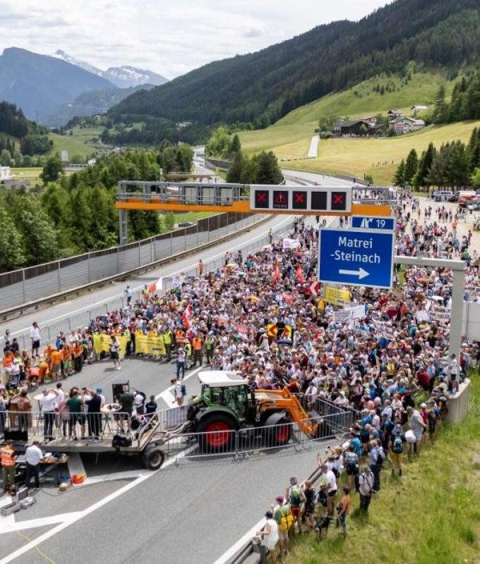 Alps gridlock as Austrians shut Brenner Pass highway connecting Germany and Italy over truck pollution
