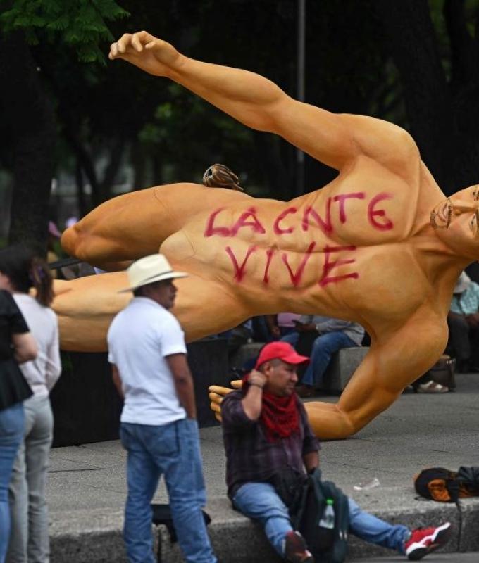 Protesting teachers in Mexico topple player statues days before World Cup