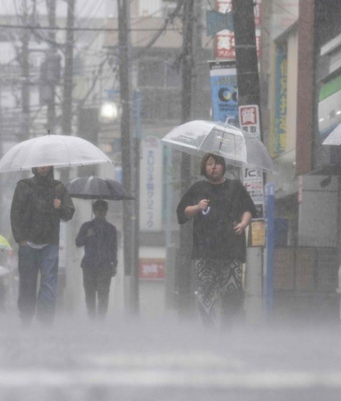 Flood warnings issued as storm Jangmi moves towards Tokyo