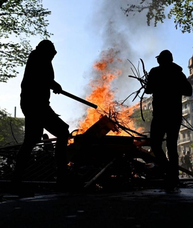 G7 protest turns from carnival to violent stand-off