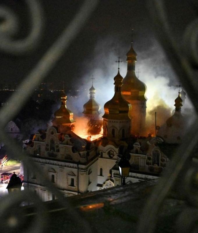 Deadly strikes on Ukraine leave Kyiv cathedral in flames