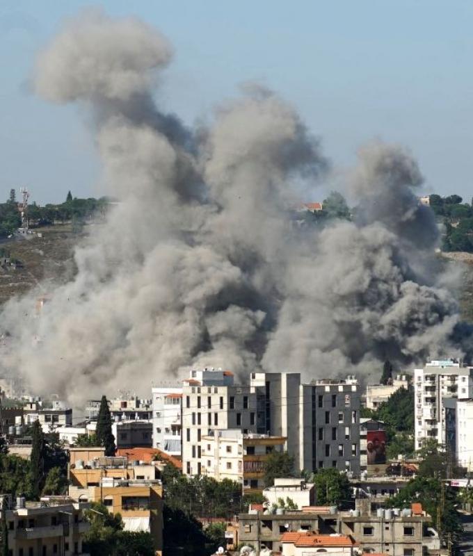 US and Iran set for new talks after delay and deadly strikes