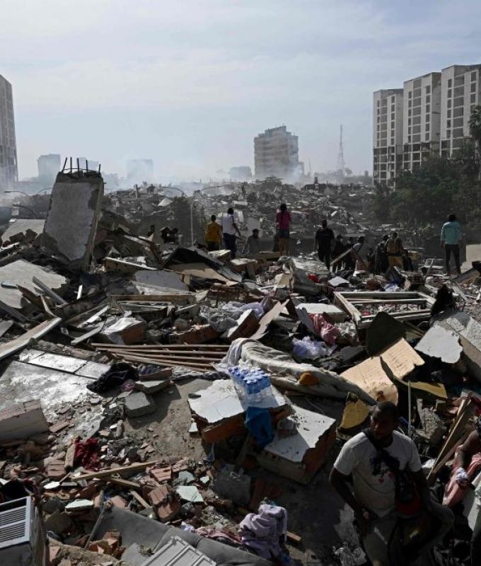 Venezuelan mother claws through quake rubble in desperate search for trapped son