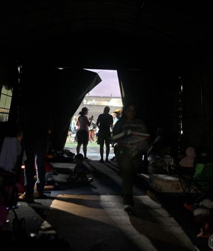 Venezuela earthquakes kill 920, tens of thousands missing