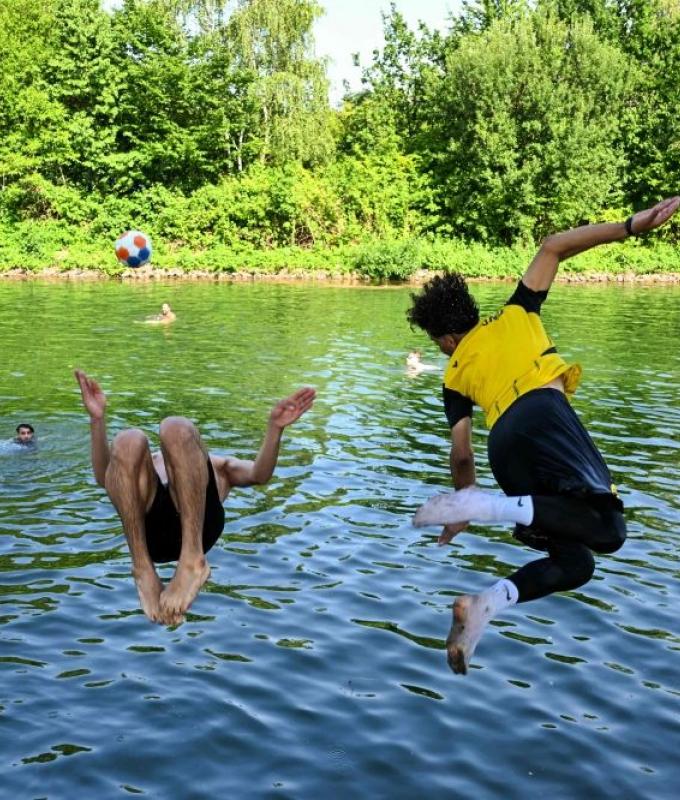 Germany hit by record temperatures as heatwave moves east