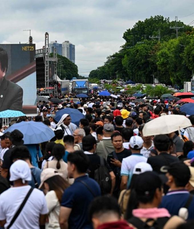 Lightning protest by powerful Philippine sect backing Duterte ally paralyses parts of Manila