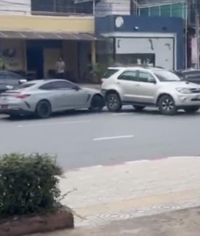 Heartbroken Mercedes driver allegedly rams eight vehicles in Bangkok after partner dumps him, leaving two injured