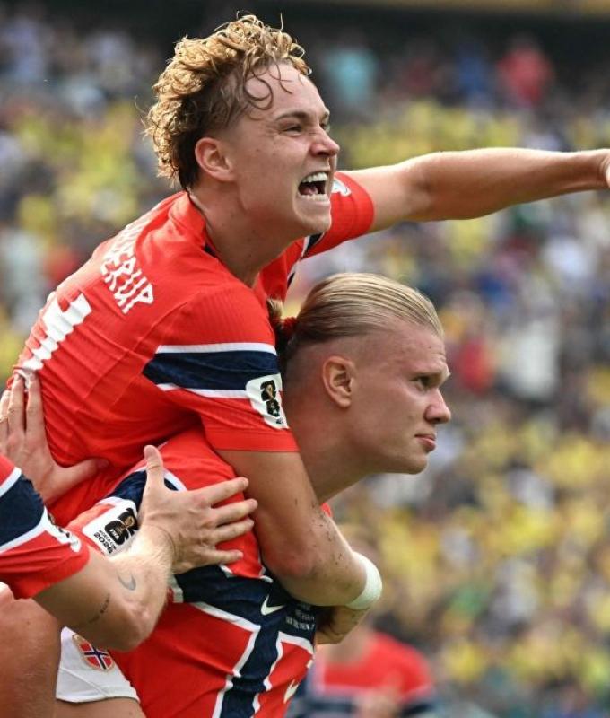 Goal machines Kane and Haaland set for World Cup showdown