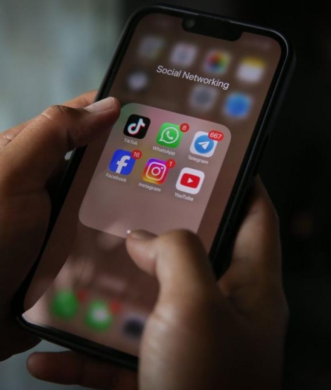 UK to impose overnight social media curfew for teenagers aged 16 and 17 in latest online crackdown