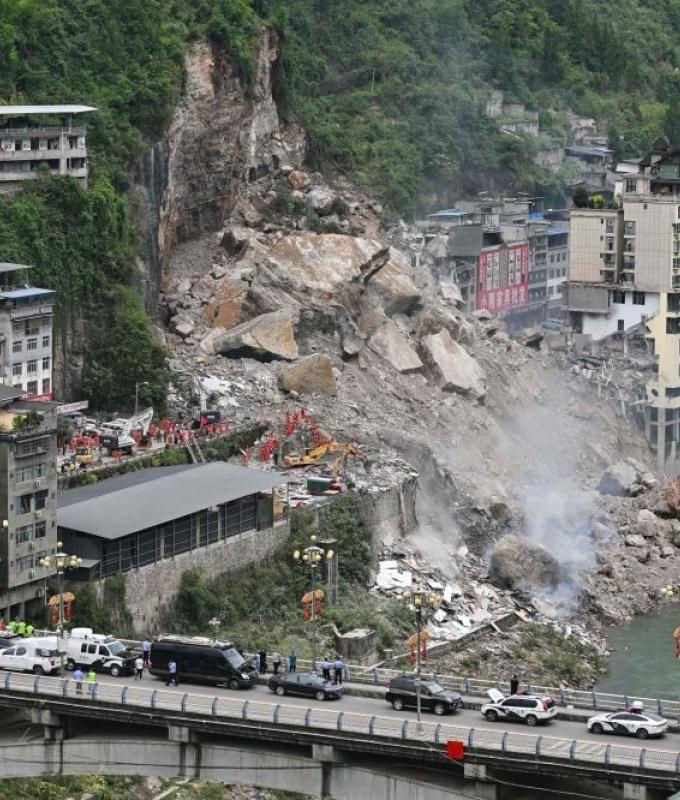 Mountain roars down in deadly Chongqing landslide, eight killed, scores trapped