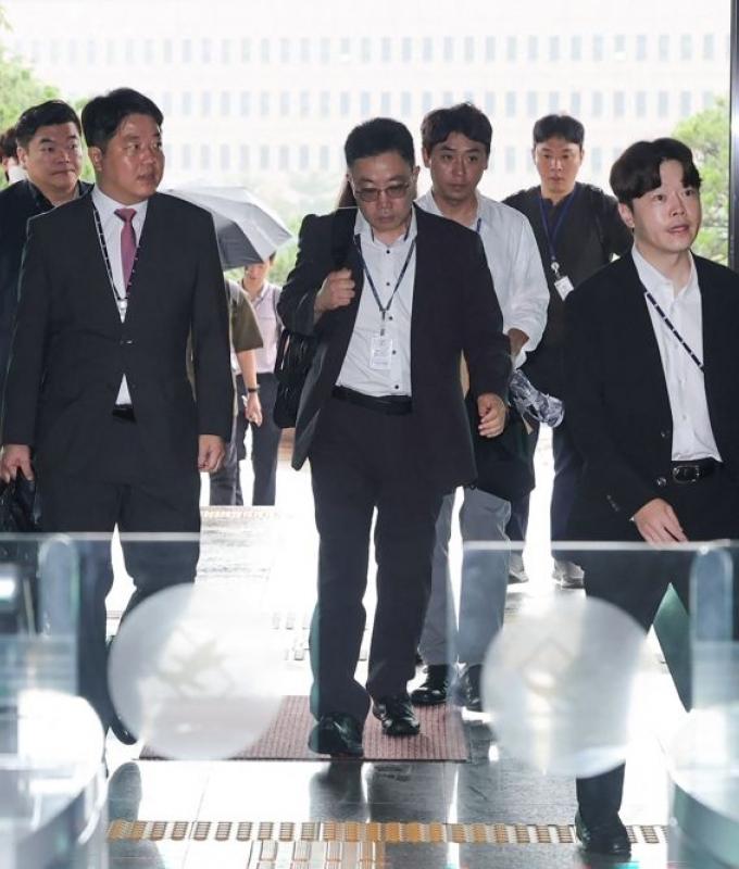 South Korean police raid country’s election commission over alleged vote rigging
