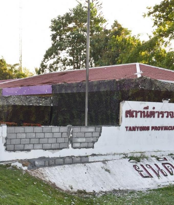 Five soldiers killed in Thai checkpoint ambush, six civilians wounded