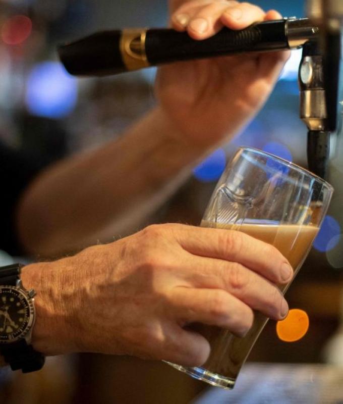 Australia pub manager loses licence after patron’s 21‑drink boozy binge and street collapse