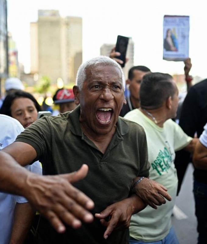 Venezuela’s political camps protest ahead of transition talks