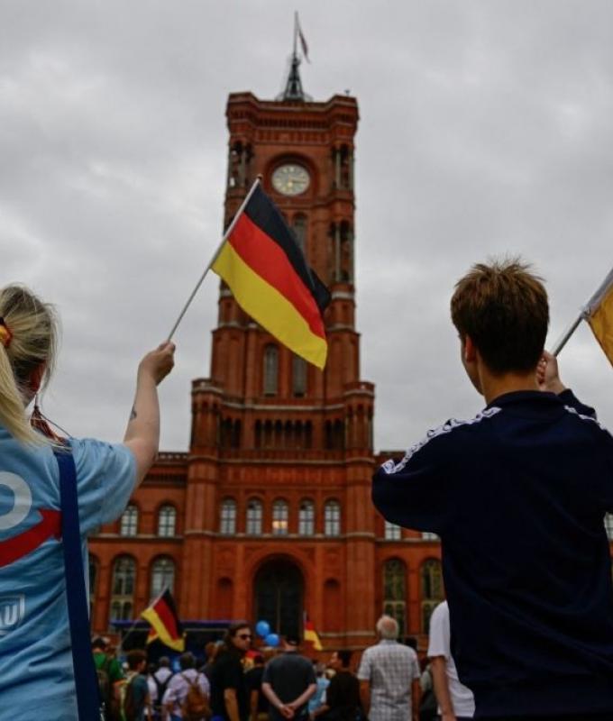 Berlin’s September vote pits its liberal image against a rightward shift