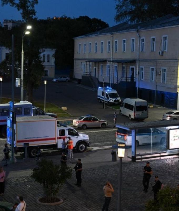 Woman carrying home-made bomb kills herself, two others and injures 21 more in Moscow restaurant