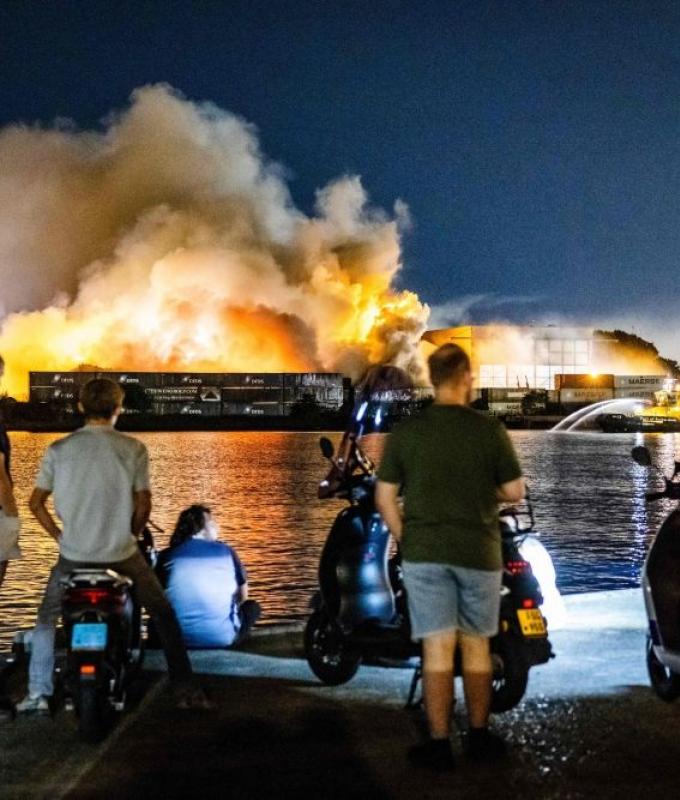 Fire crews tame Rotterdam waste plant blaze