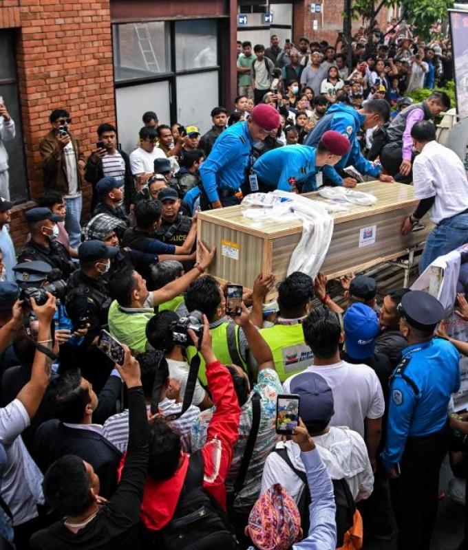 Nepal rescuers find bodies of five climbers killed last year