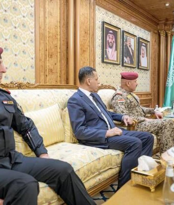 Saudi defense minister discusses military cooperation with Iraqi official