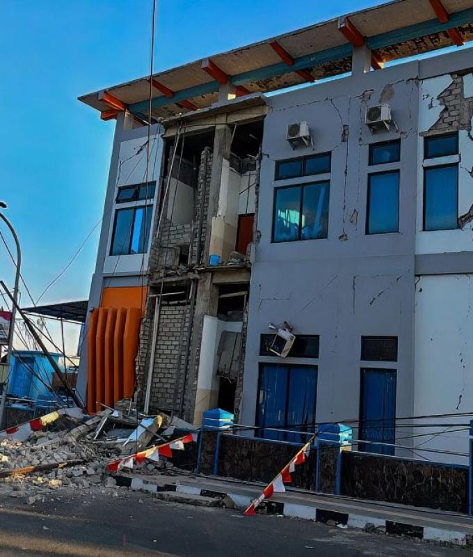 Massive 7.7 quake rocks Indonesia’s East Nusa Tenggara, triggers tsunami warning