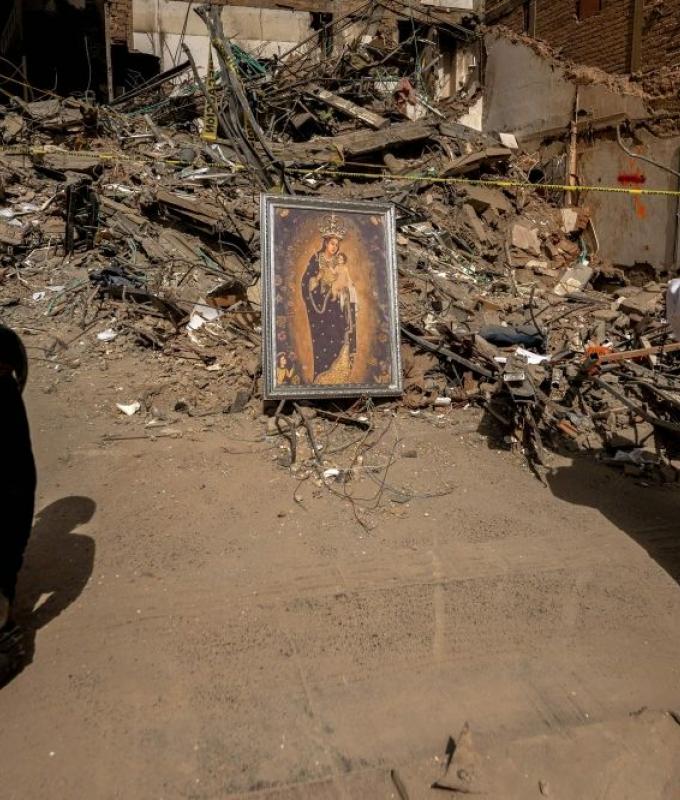 Photos, memories all that remain for Colombia's bereaved after quake