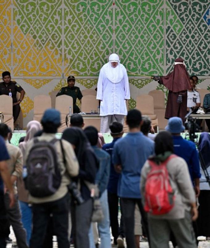 Aceh canes four Indonesians 100 strokes each for sex outside marriage