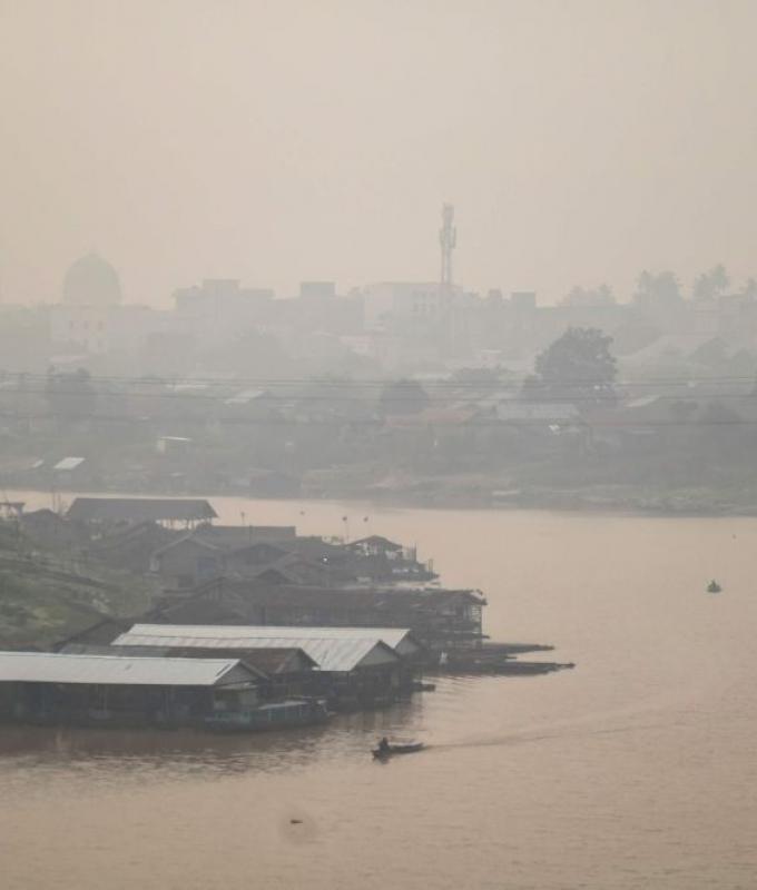 Indonesia deploys hundreds of troops to fight Borneo fires