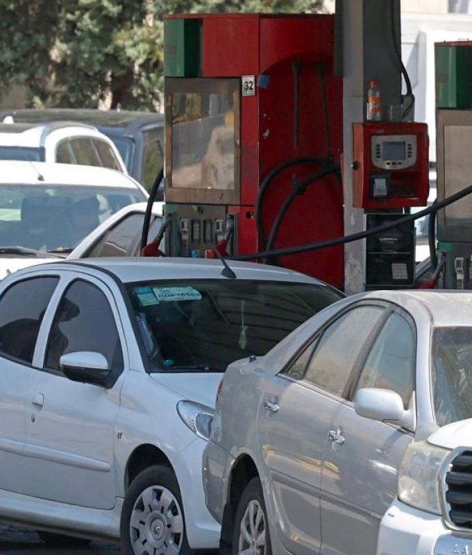 Fresh US sanctions spark petrol queues in Iran