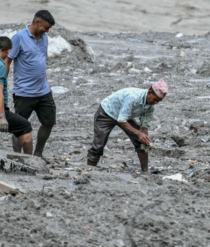 Nepal begins burials as flood death toll rises to 752